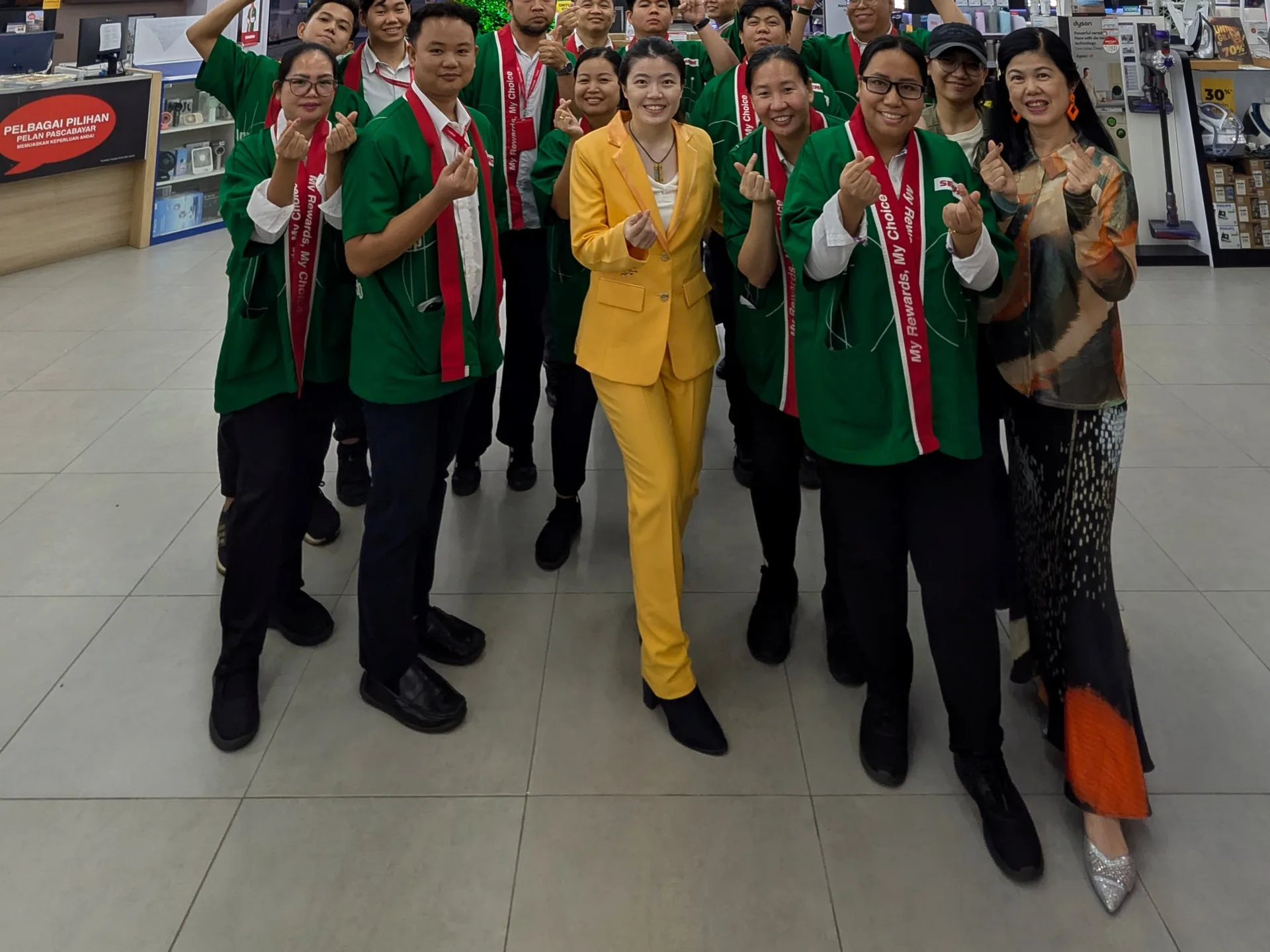 DCK trainer with a large retail team after a brand and customer-experience workshop