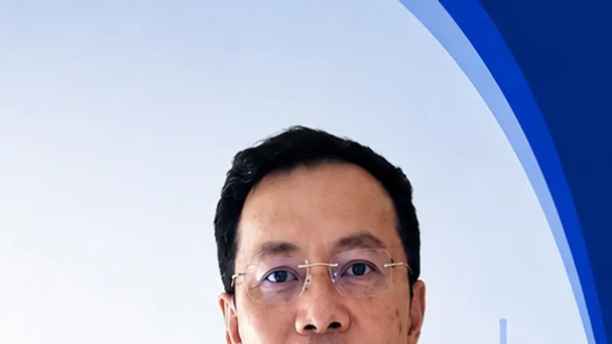 Tan Eng Hun daripada TEC Borneo Hardware Sdn Bhd.